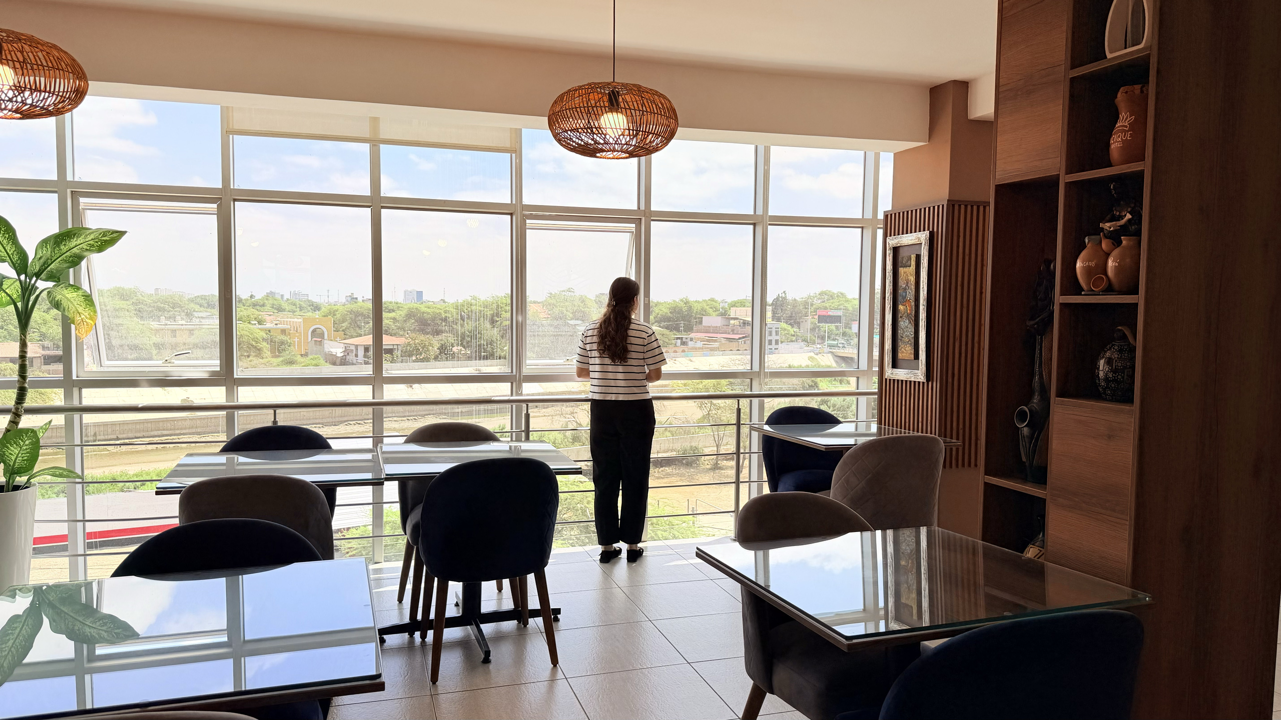 Cacique Hotel coffee shop with large windows and views over Piura
