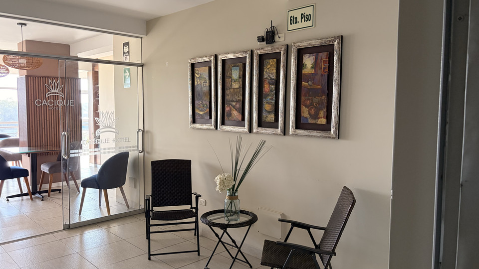Common area at Cacique Hotel with armchairs, where free WiFi reaches the whole hotel