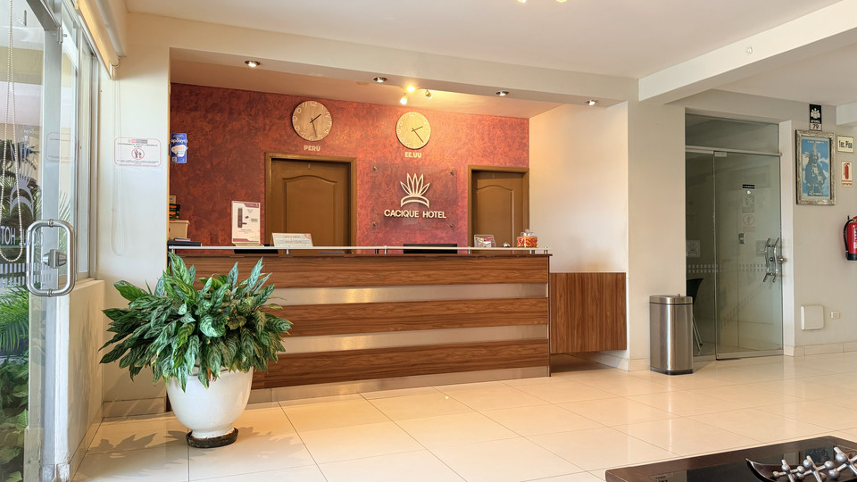 Reception and lobby at Cacique Hotel, staffed 24 hours a day